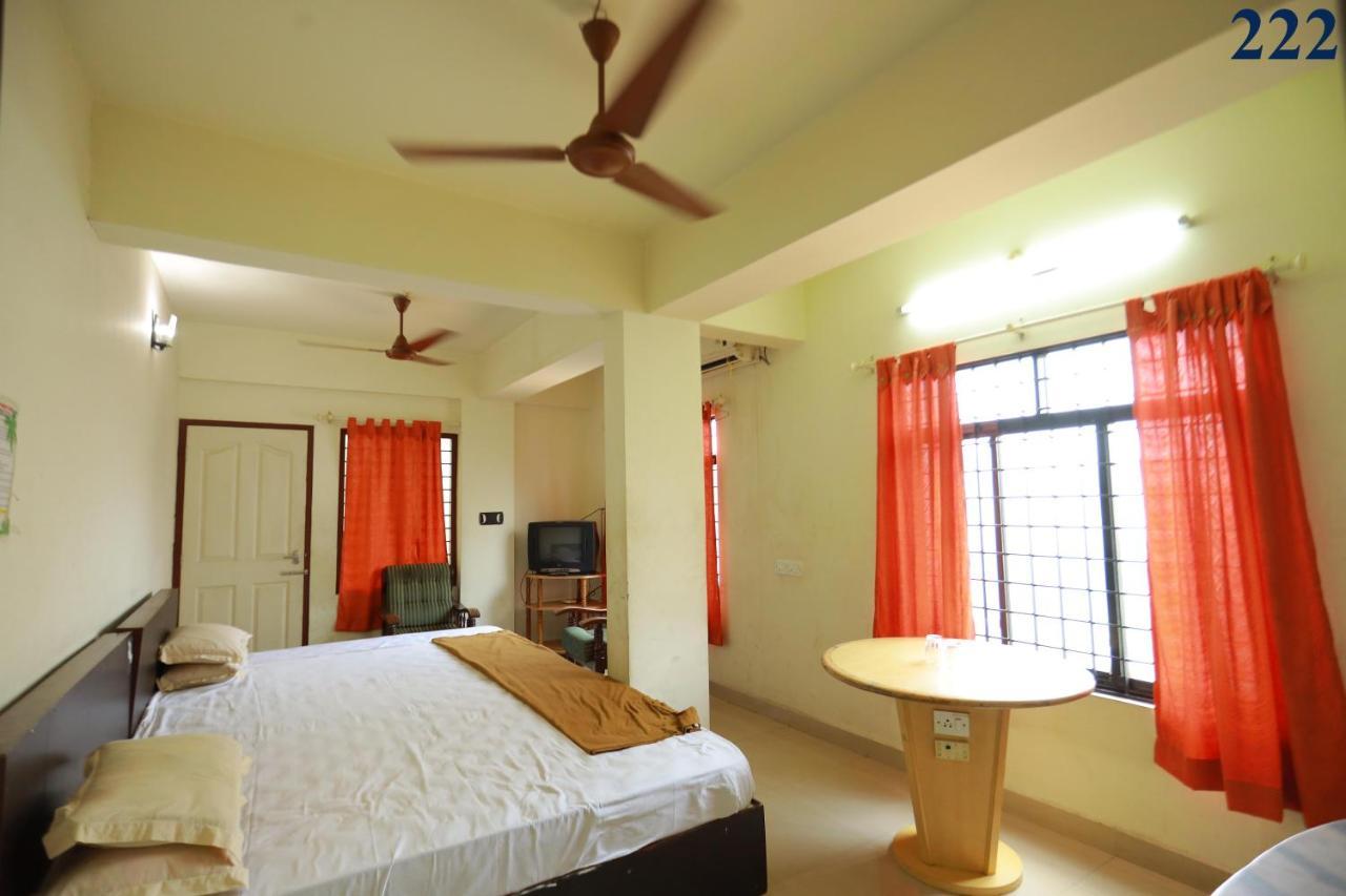 Arackal Tourist Home Tripunithura Buitenkant foto
