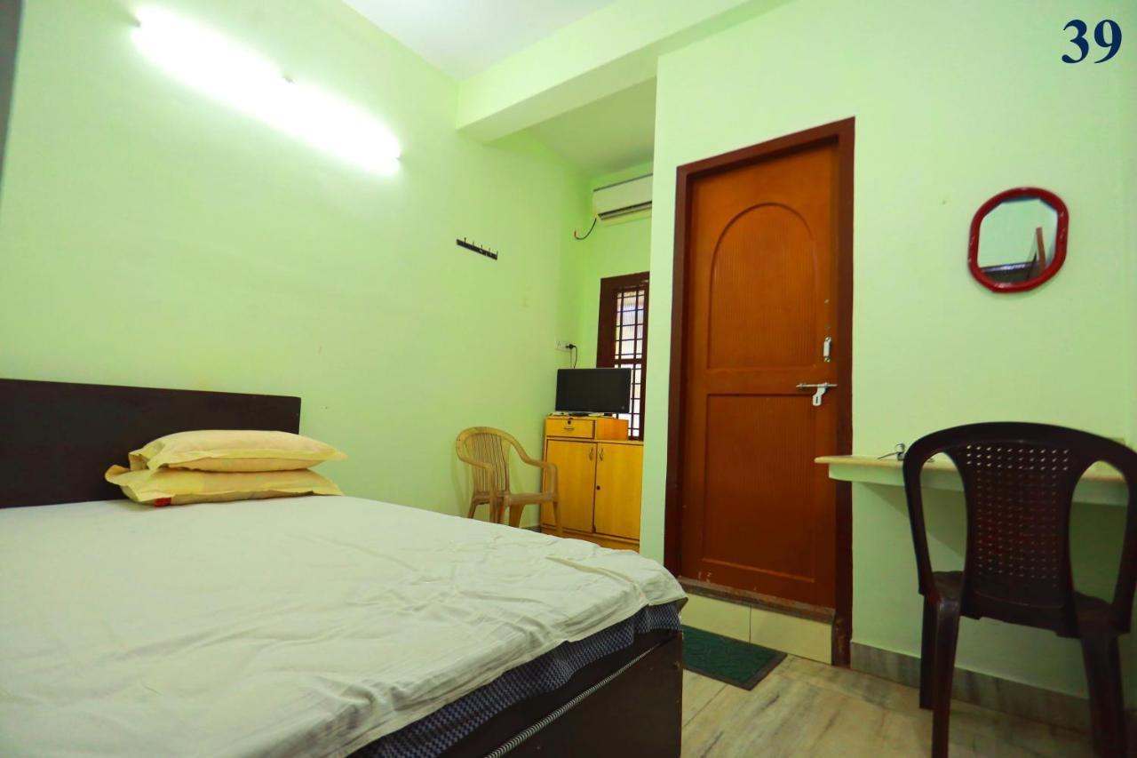 Arackal Tourist Home Tripunithura Buitenkant foto